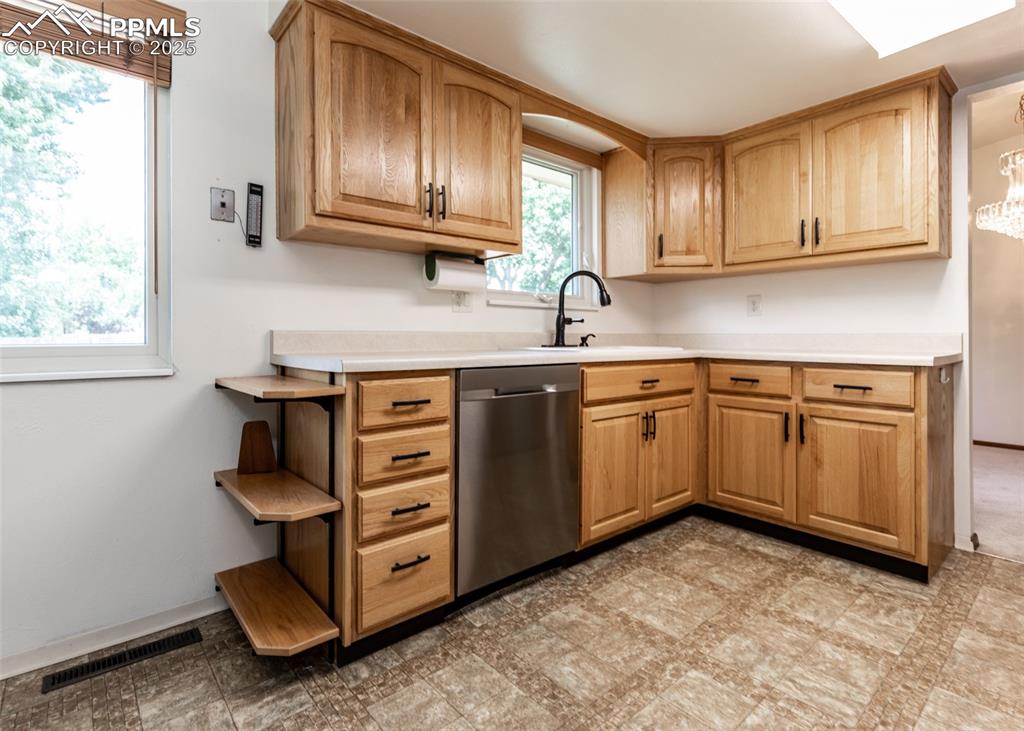 Image 10 of 39: Kitchen