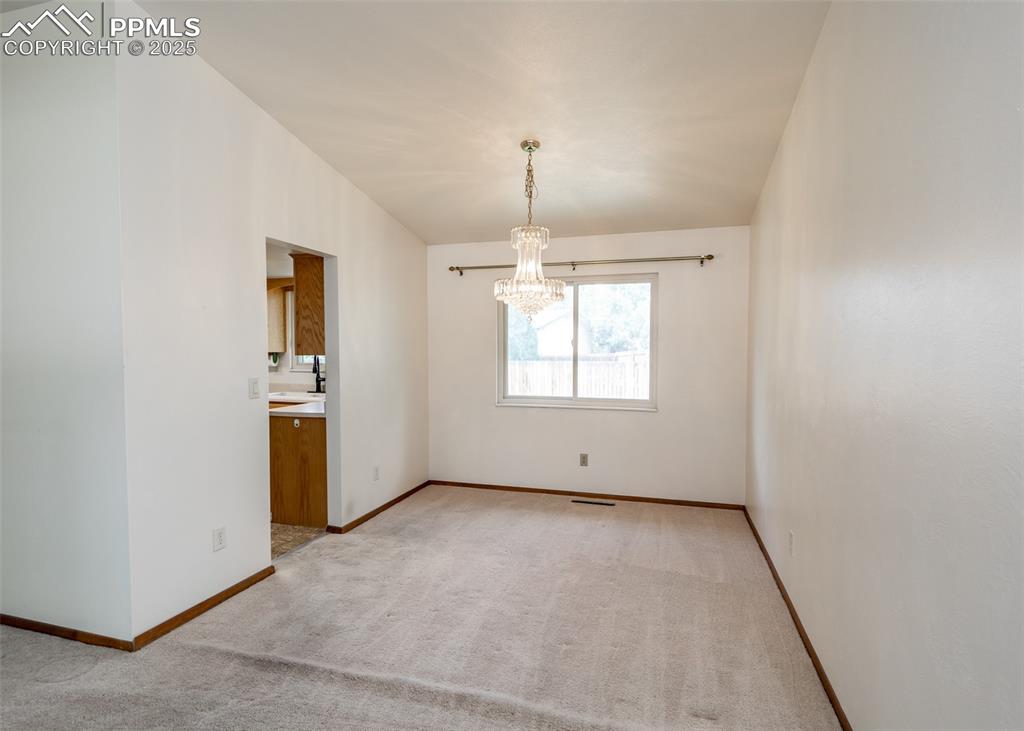 Image 6 of 39: Dining Area
