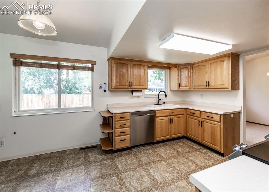 Image 7 of 39: Kitchen