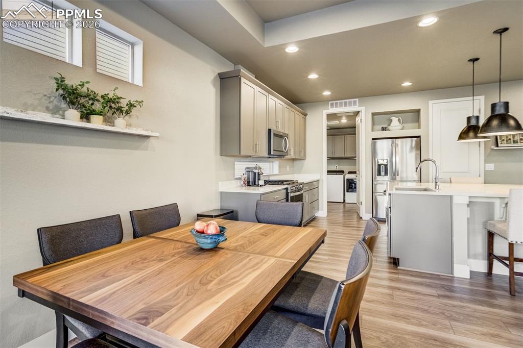 Image 12 of 49: Dining Area