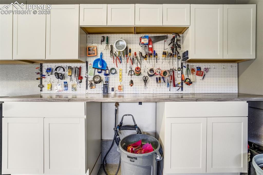 Image 35 of 49: Garage