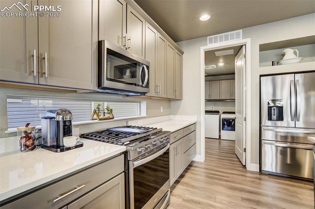 Image 6 of 49: Kitchen