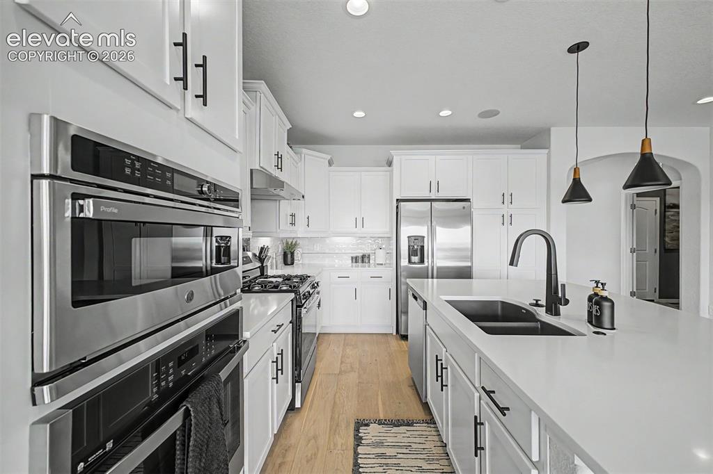 Image 11 of 50: Kitchen