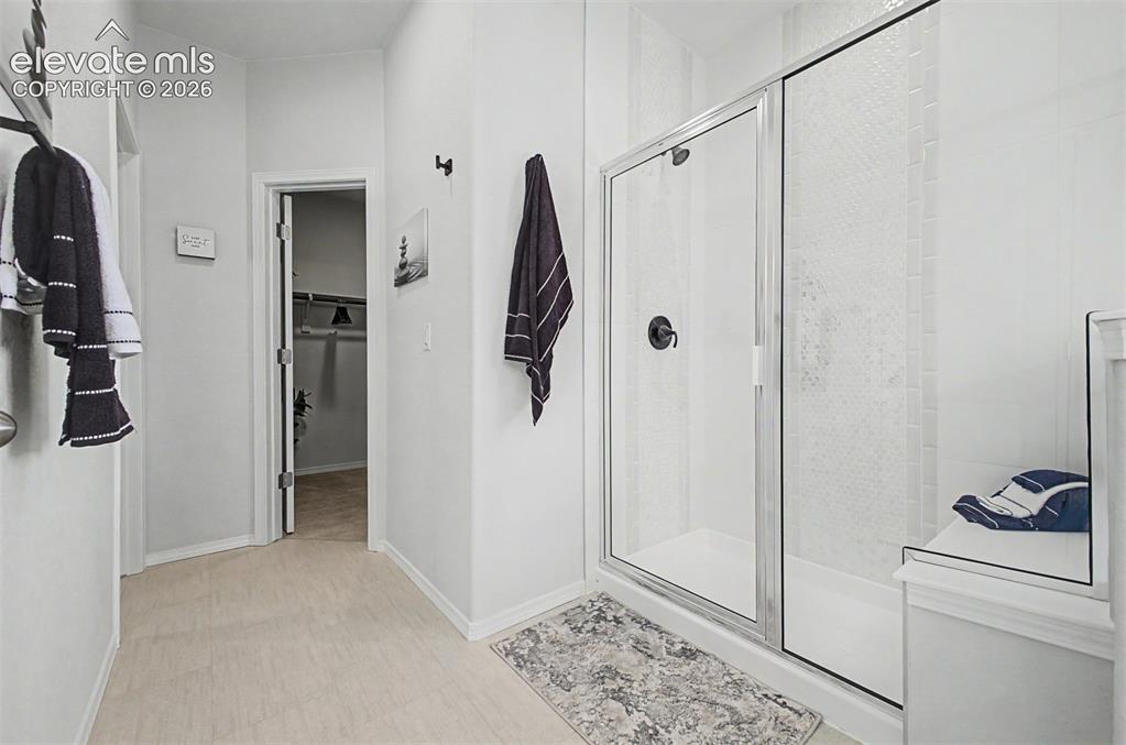 Image 18 of 50: Bathroom
