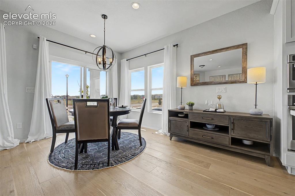 Image 8 of 50: Dining Area