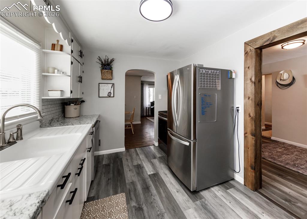 Image 13 of 40: Kitchen