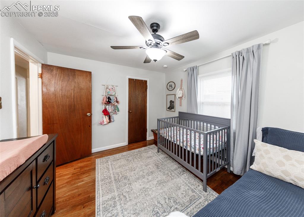 Image 19 of 40: Bedroom