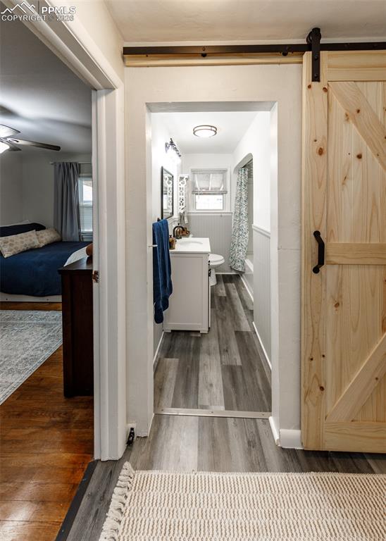 Image 21 of 40: Bathroom