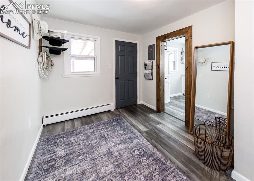 Image 25 of 40: Entry