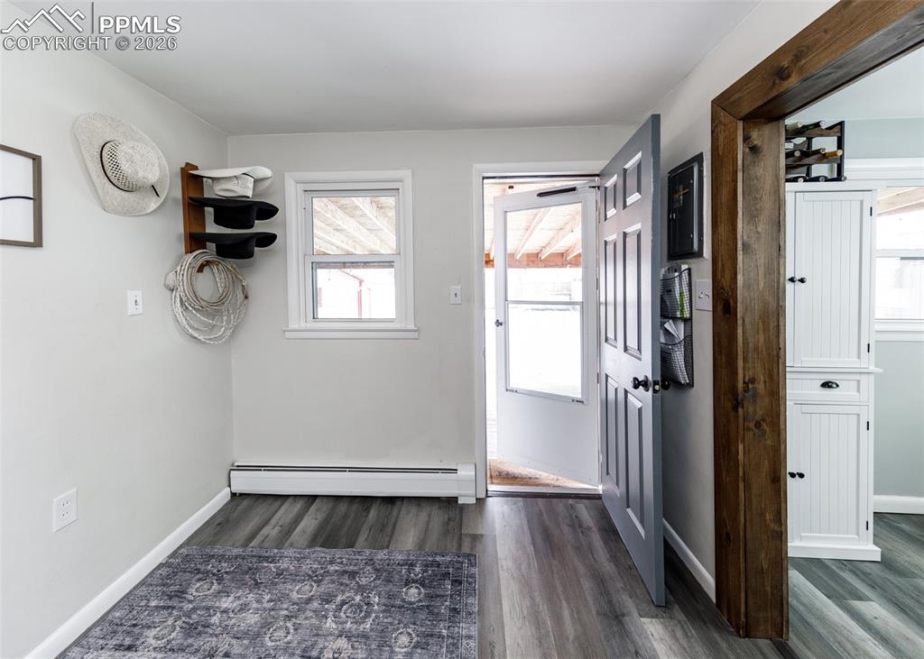 Image 27 of 40: Entry