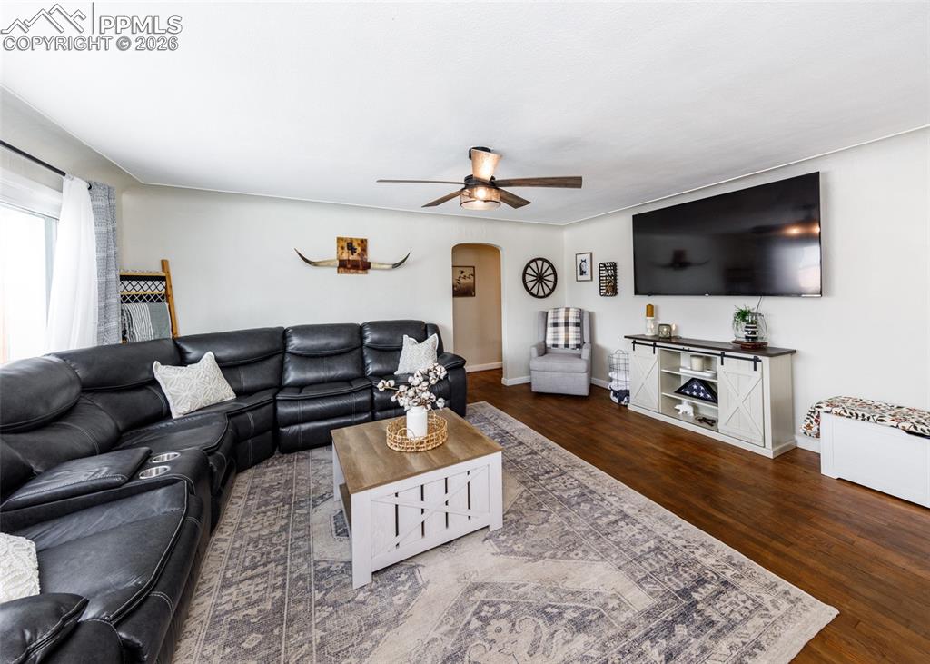 Image 3 of 40: Living Room