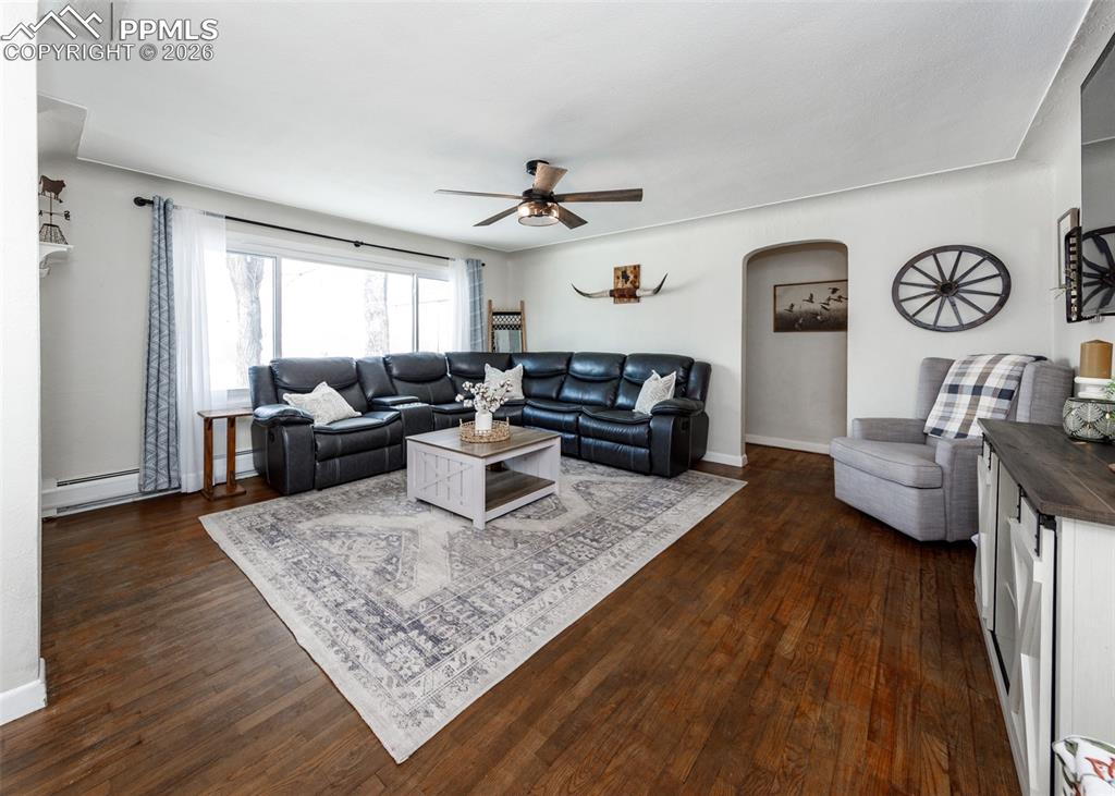 Image 4 of 40: Living Room