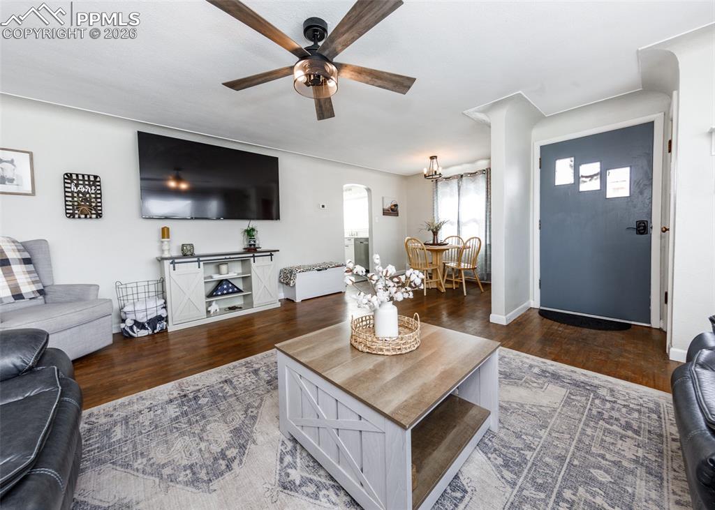 Image 6 of 40: Living Room