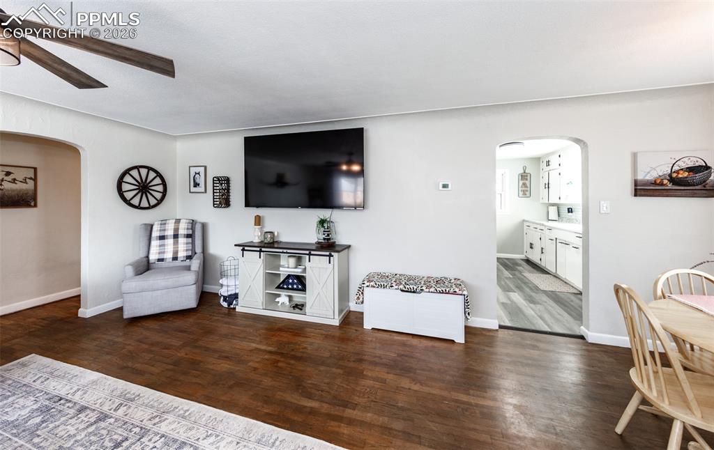 Image 7 of 40: Living Room