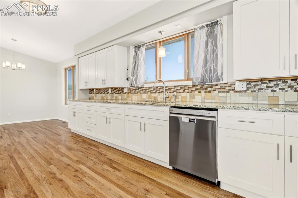 Image 13 of 43: Kitchen