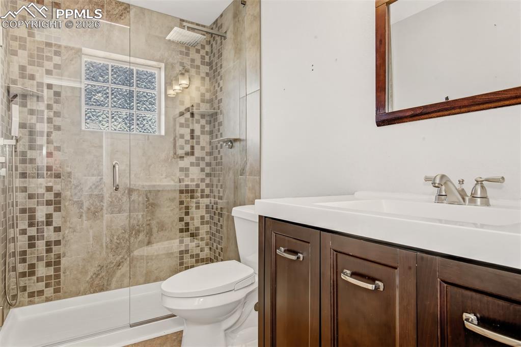 Image 29 of 43: Bathroom