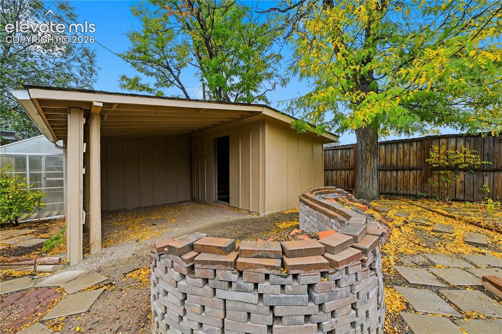 Image 44 of 50: The open storage area for more projects.