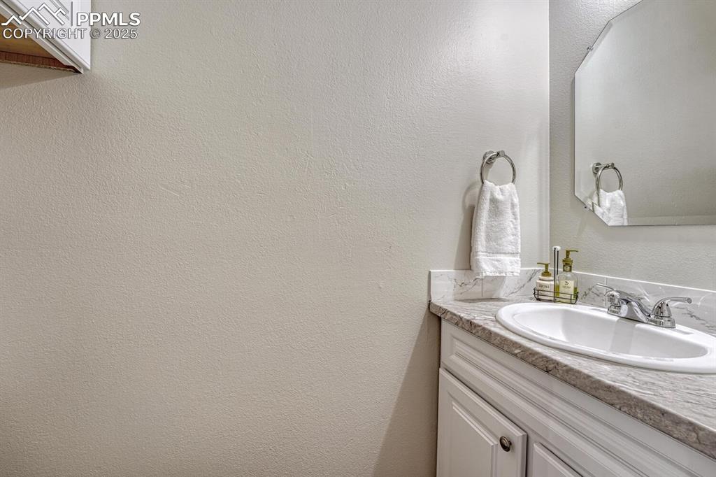 Image 15 of 50: Main level powder bath