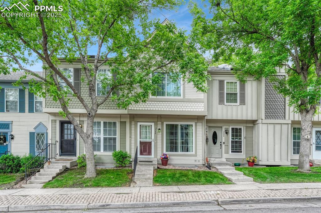 Image 2 of 50: Newly Remodeled Victoria Village Townhouse!