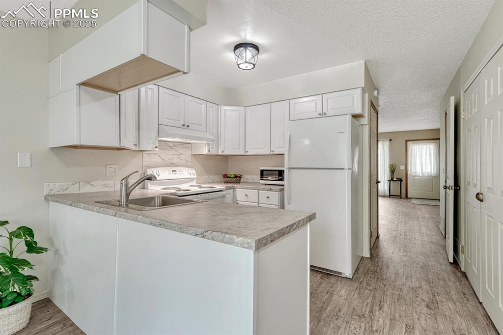 Image 7 of 50: New kitchen!!