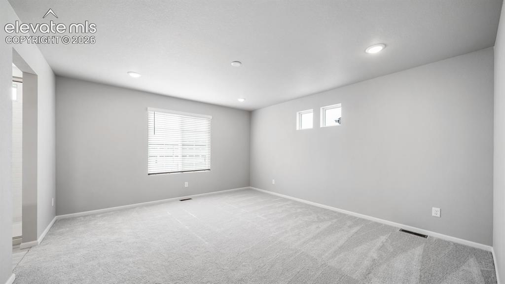 Image 19 of 34: Empty room
Photos of a Model Home