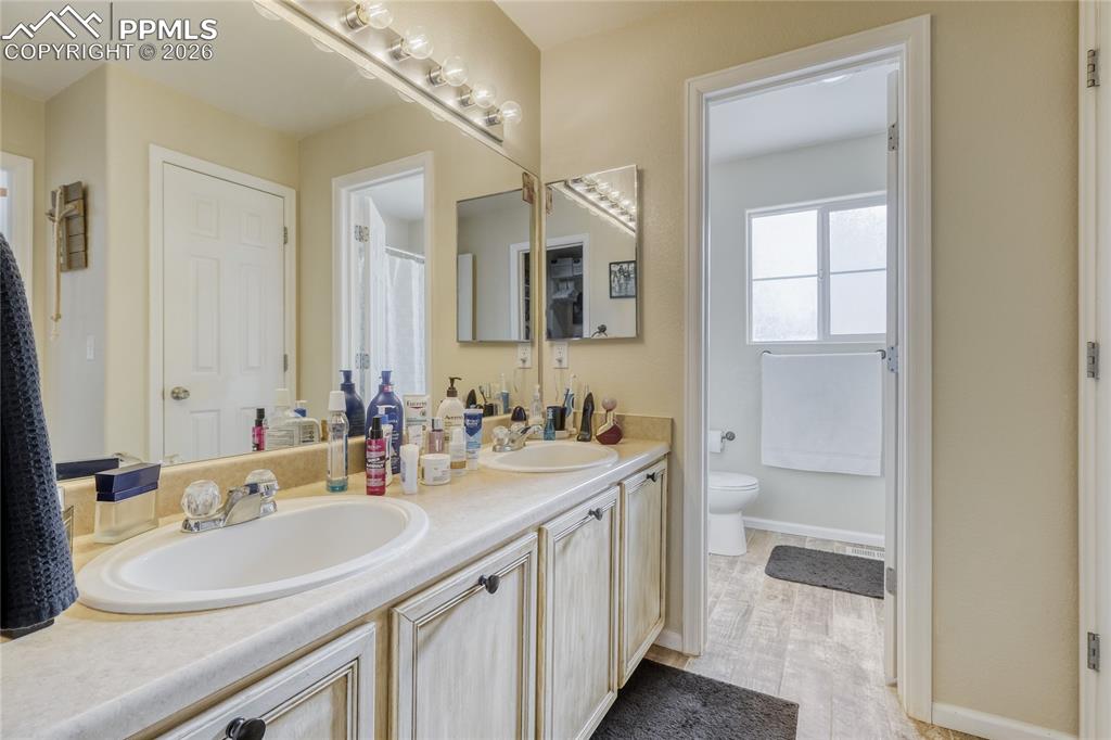 Image 7 of 11: Master Bathroom