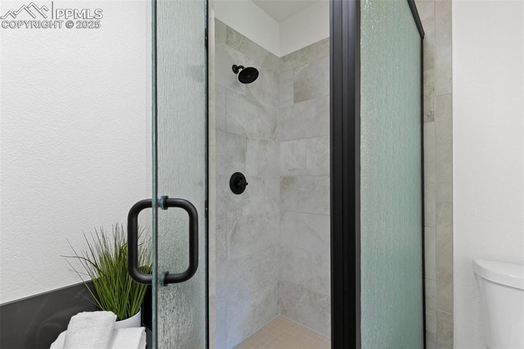 Image 15 of 30: Bathroom