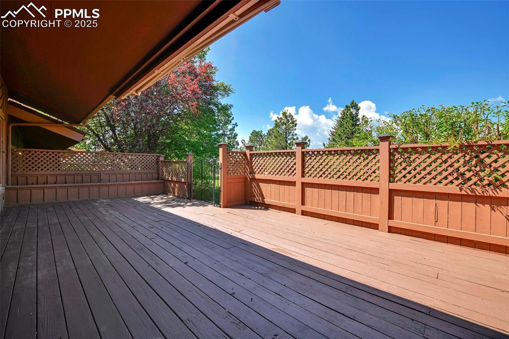 Image 17 of 25: View of deck