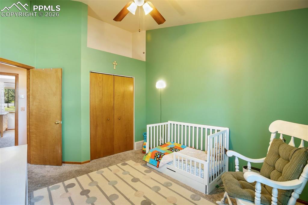 Image 26 of 50: Bedroom