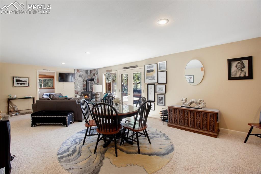 Image 27 of 50: Dining Area