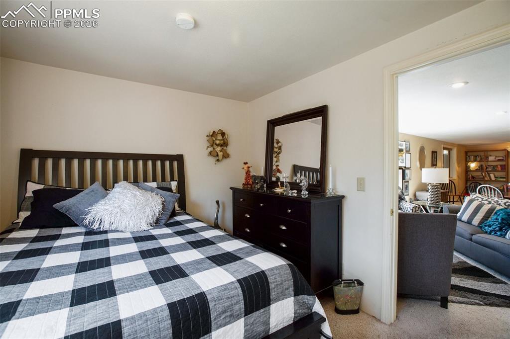 Image 34 of 50: Bedroom