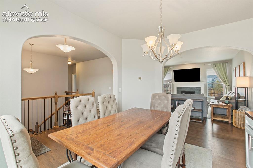 Image 11 of 49: Dining Area