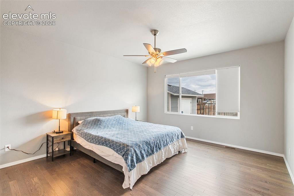 Image 14 of 49: Bedroom