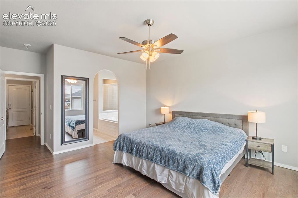 Image 15 of 49: Bedroom