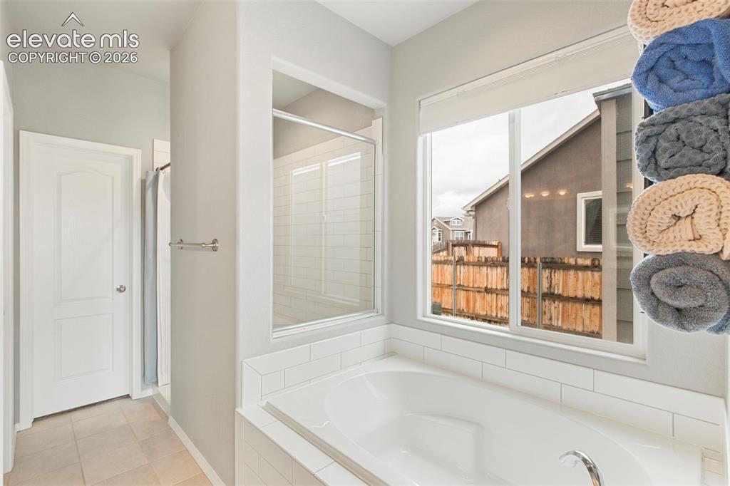 Image 18 of 49: Bathroom