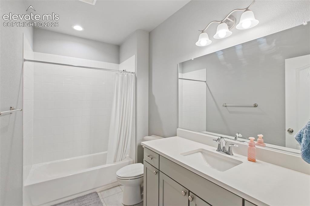 Image 39 of 49: Bathroom