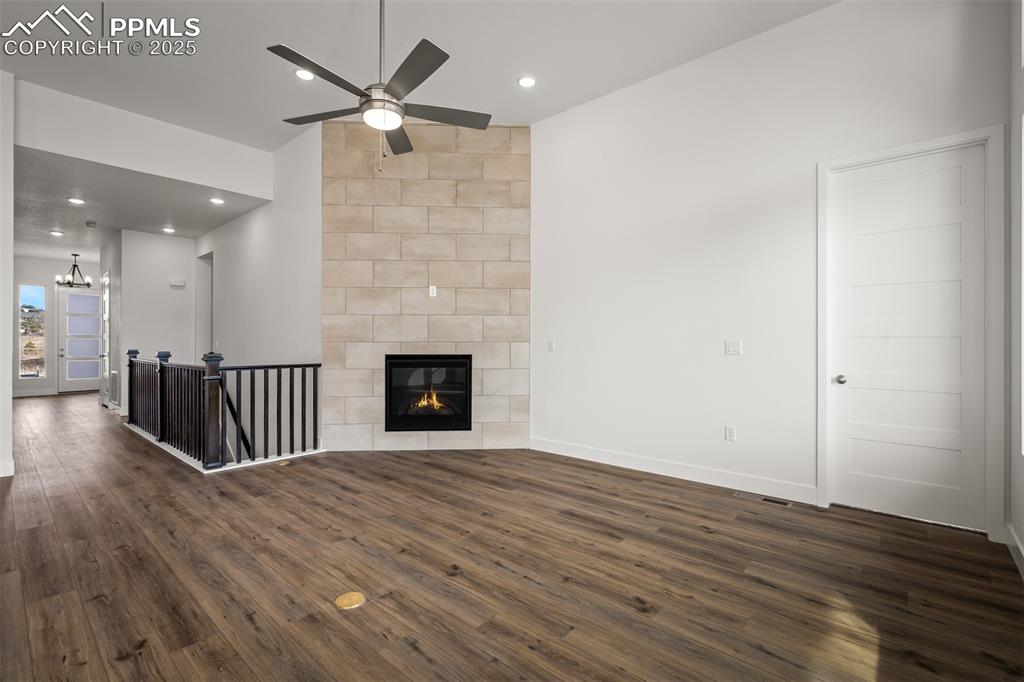 Image 16 of 38: Living Room