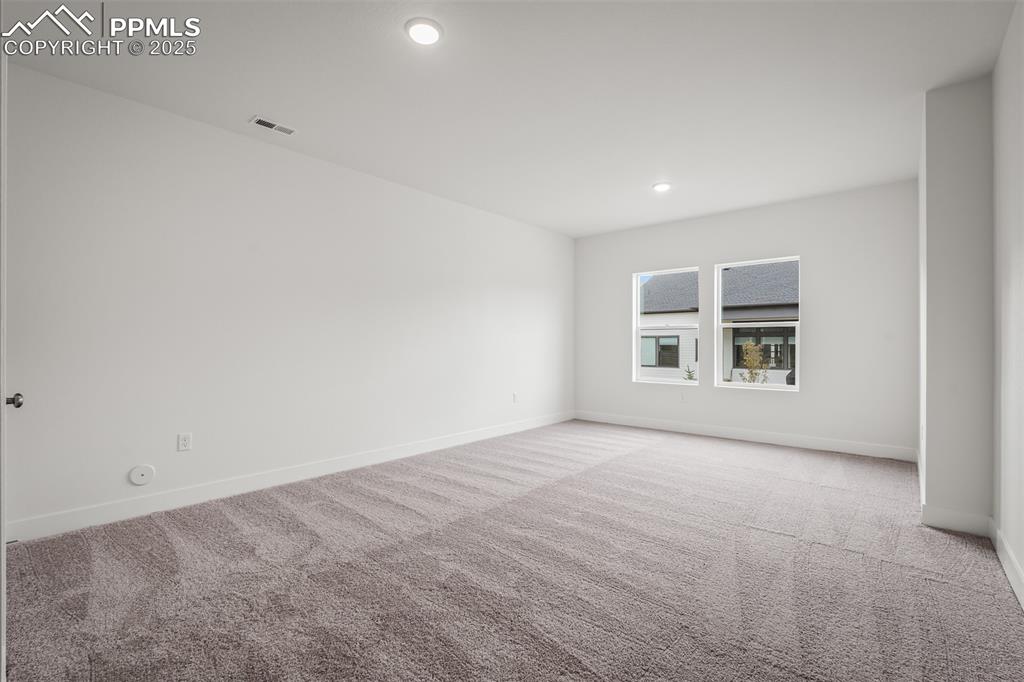 Image 31 of 38: Bedroom