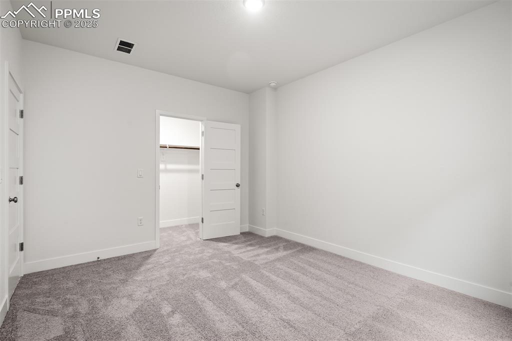 Image 34 of 38: Bedroom