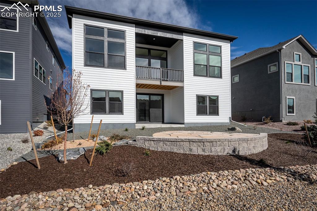 Image 35 of 38: Back of Structure