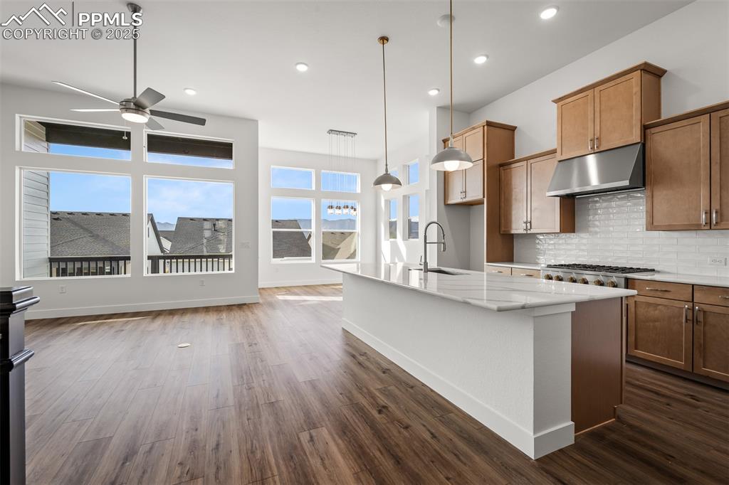 Image 5 of 38: Living Room