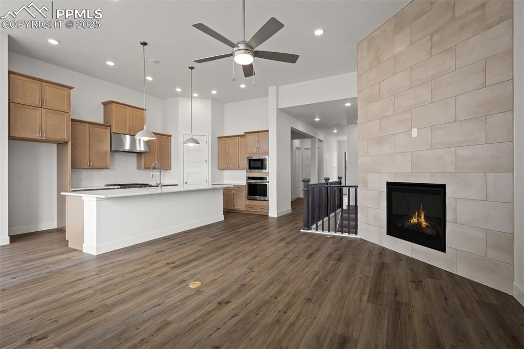 Image 7 of 38: Kitchen