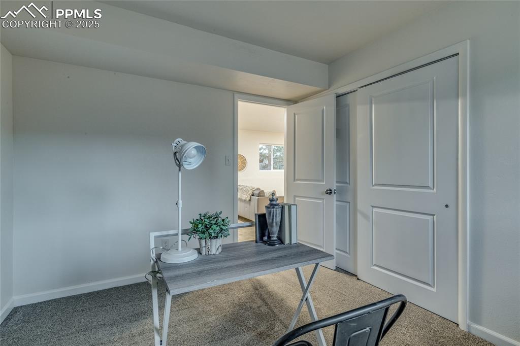 Image 18 of 44: Office