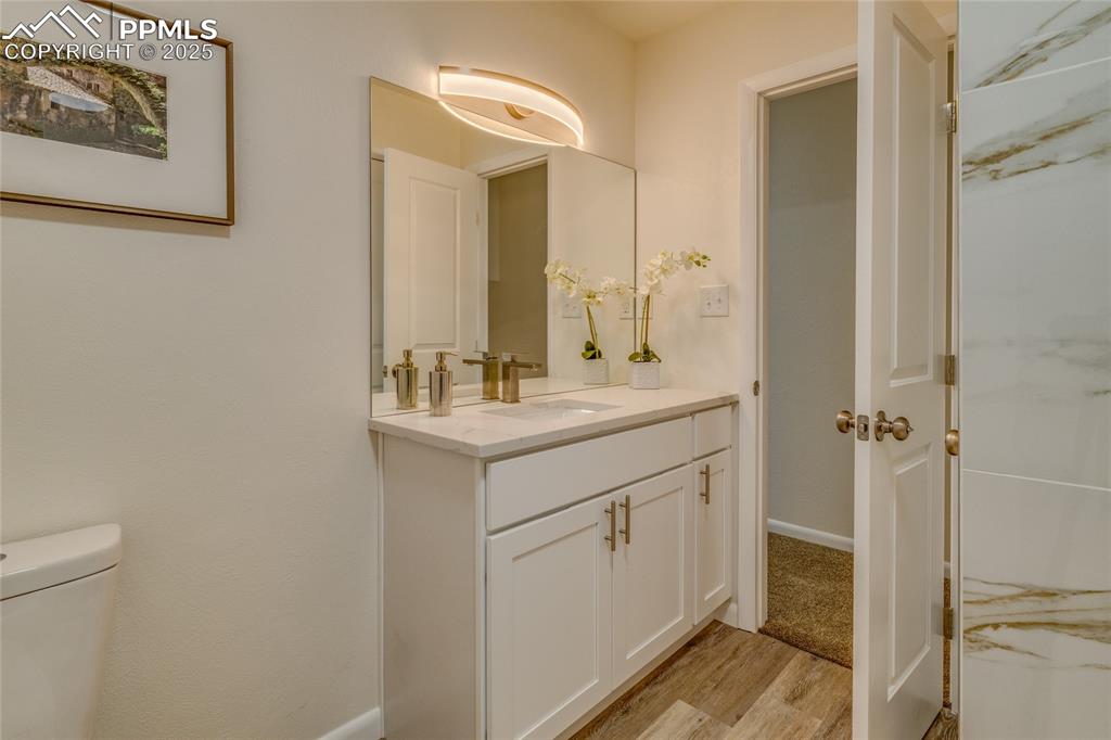 Image 20 of 44: Bathroom