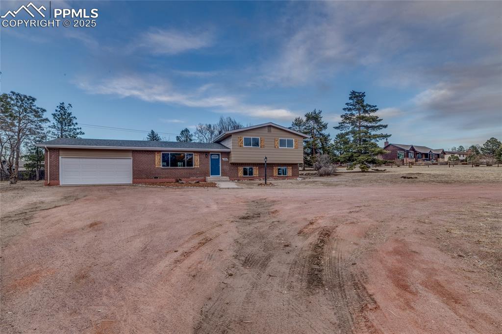 Image 32 of 44: Front of Structure