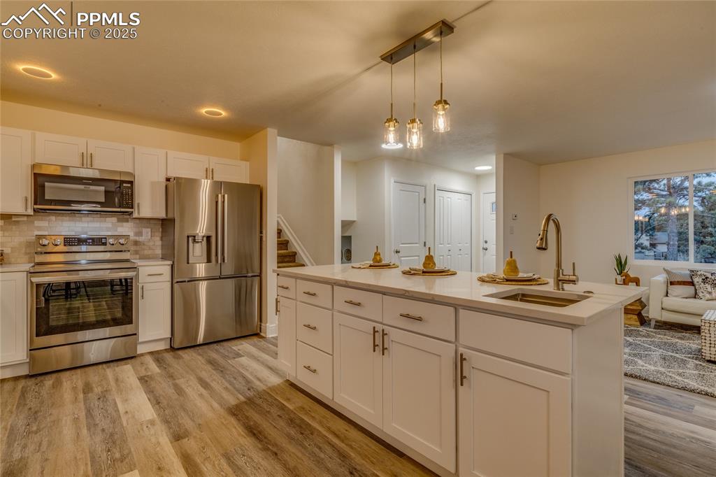 Image 4 of 44: Kitchen