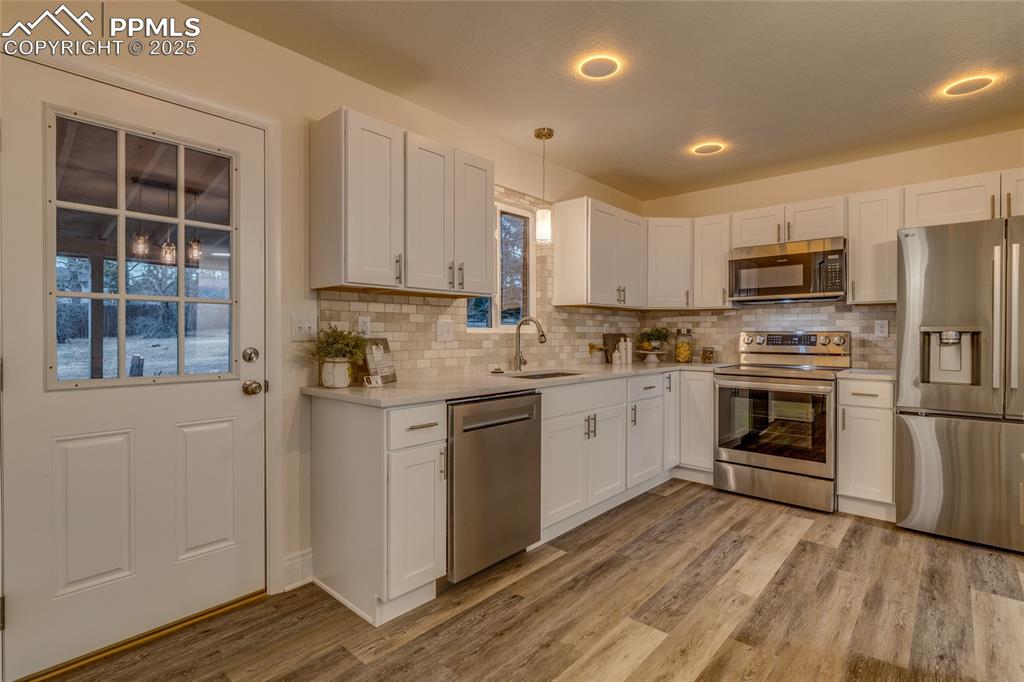 Image 5 of 44: Kitchen