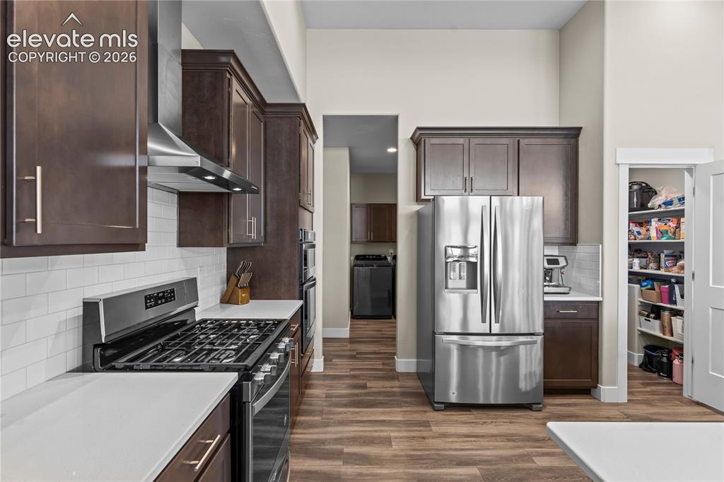 Image 13 of 43: Kitchen