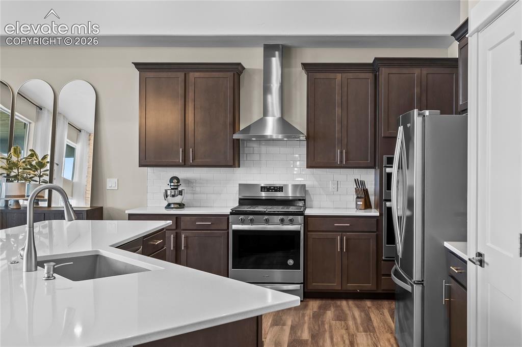 Image 14 of 43: Kitchen