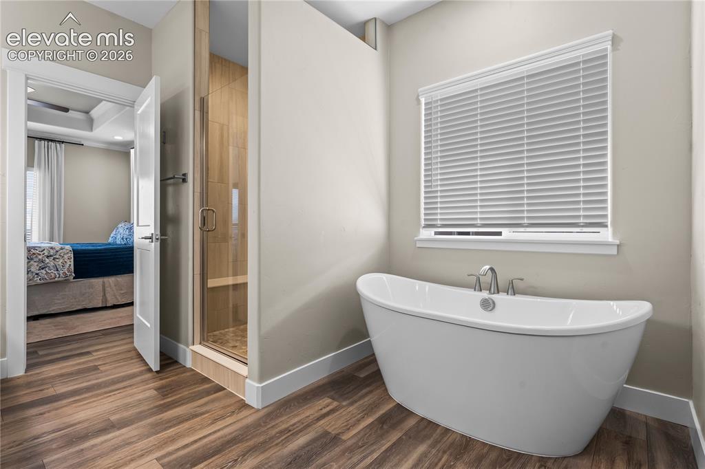 Image 19 of 43: Bathroom
